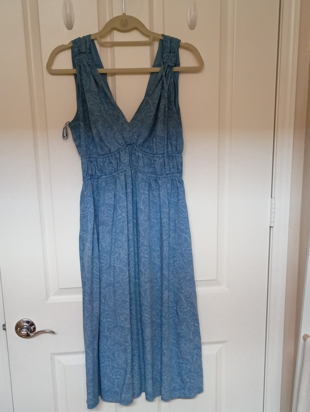 Time and Tru Light Blue Floral V-Neck Maxi Dress